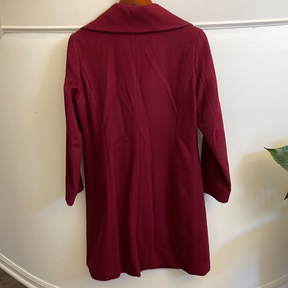 Woman’s winter coat - Picture 3 of 3